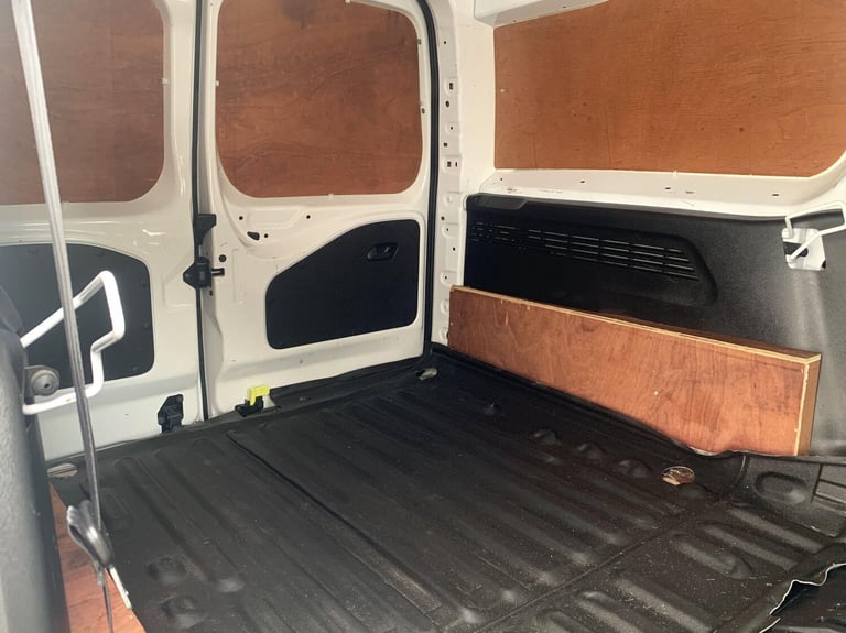 2022 Peugeot Partner 1.5 BlueHDi 850 Professional Premium Long Crew Van LWB Euro 6 6dr PANEL VAN ...
