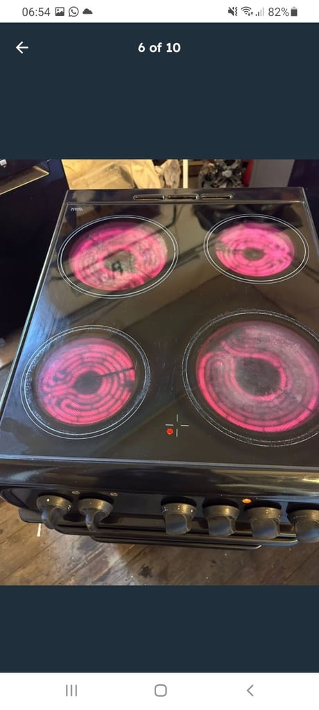 Hotpoint black electric cooker ceramic top free battery could connect it 
