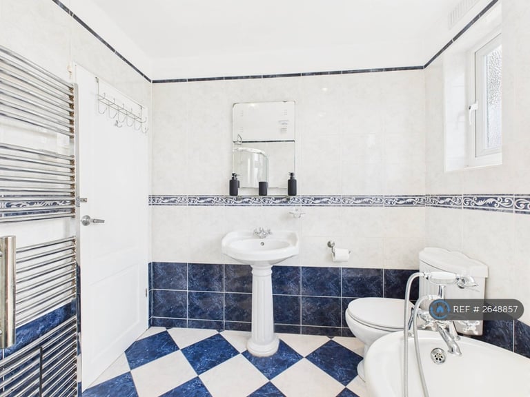 4 bedroom house in Merton Hall Gardens, London, SW20 (4 bed) (#2648857)