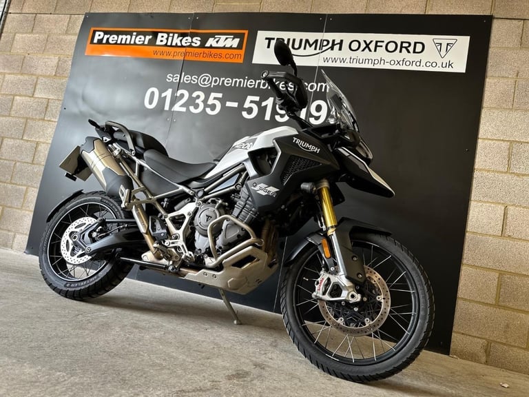 STUNNING ONE OWNER 2023/23 TRIUMPH TIGER 1200 RALLY PRO MOTORCYCLE 