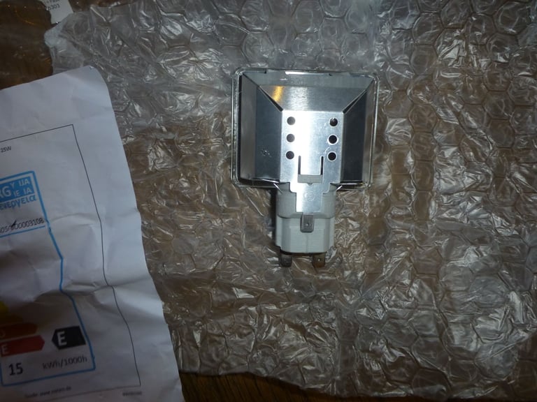 Brand new Replacement bosch Siemens Neff oven lamp assembly part  155303