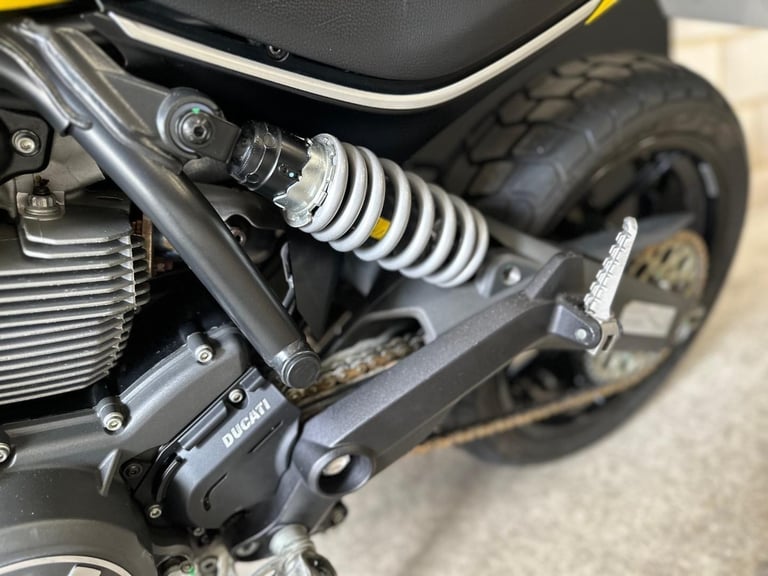 STUNNING LOW MILEAGE 2015/15 DUCATI SCRAMBLER ICON MOTORCYCLE