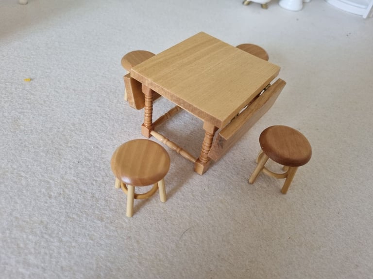 Dolls house furniture. 