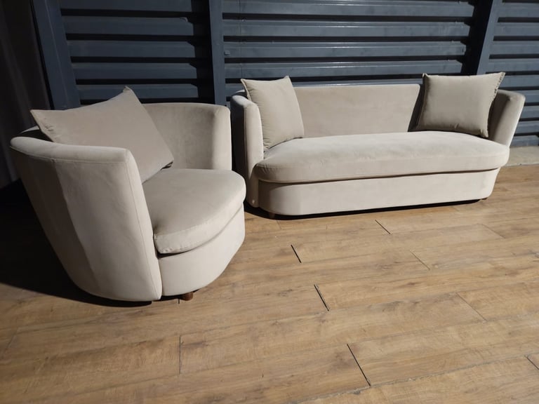 Unused Velvet 3 Seater Sofa & Cuddle Chair.
