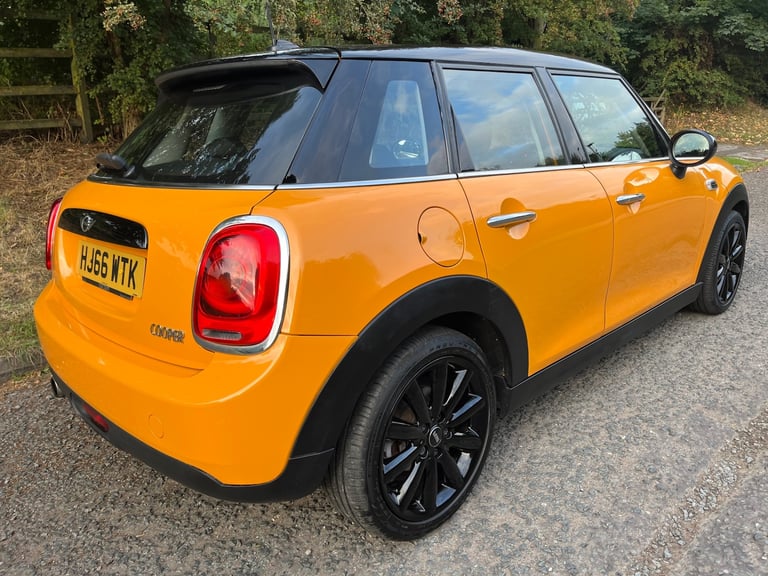 MINI COOPER 1.5 PETROL 5 DOOR. STUNNING LOOKING LONG MOT