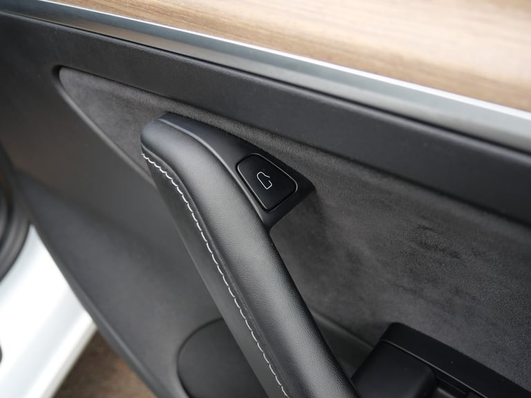 2022 Tesla Model 3 Standard Range Plus Electric Auto RWD (241 bhp) 4dr Electric