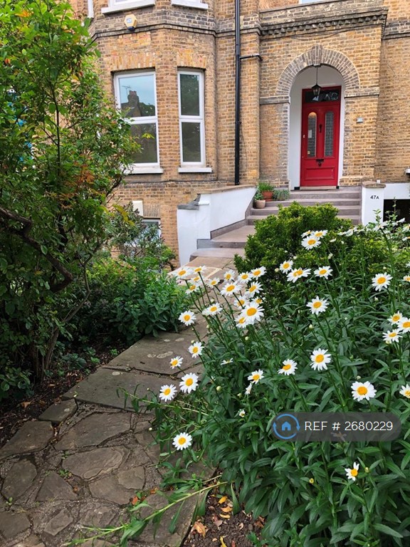 1 bedroom flat in Anerley Park, London, SE20 (1 bed) (#2680229)