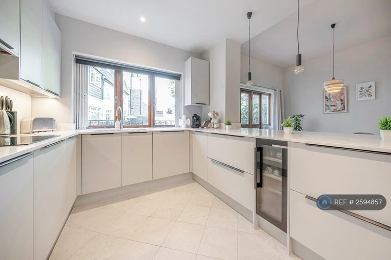 4 bedroom house in Warwick Gardens, London, W14 (4 bed) (#2594857)