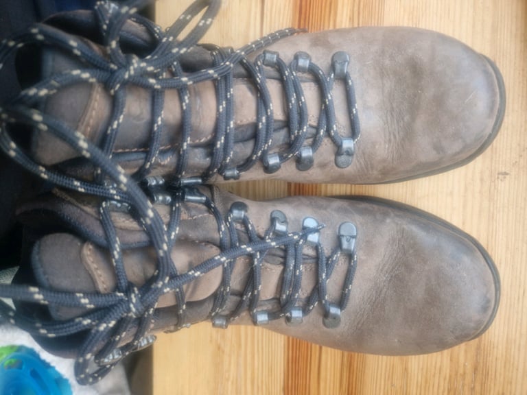 Size-5-walking-boots - Gumtree