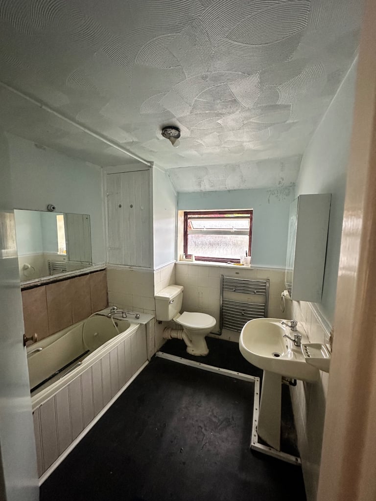 3 Bed 2 Reception LU4