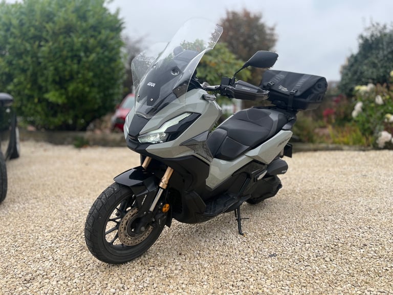 2024 Honda ADV 350 Scooter - 5k miles - Extras