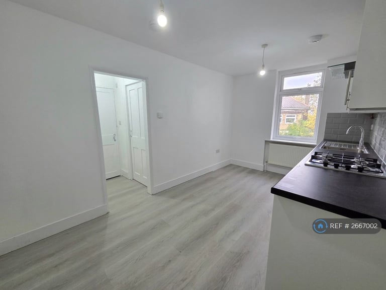 1 bedroom flat in Finchley Road, London, NW2 (1 bed) (#2667002)
