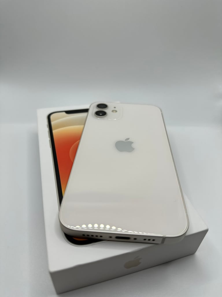 PRISTINE: Apple iPhone 12, 64gb, White (UNLOCKED)