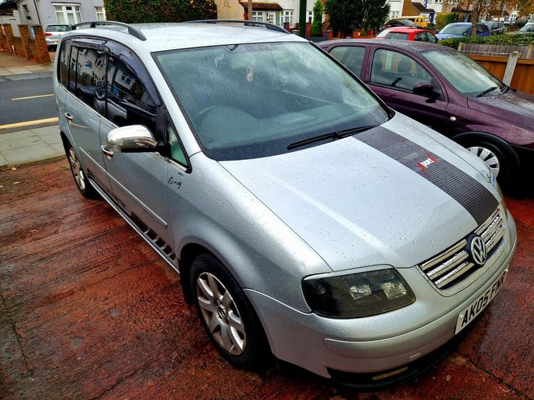 AUTO VW TOURAN 1.6 ULEZ FREE DRIVES GREAT 