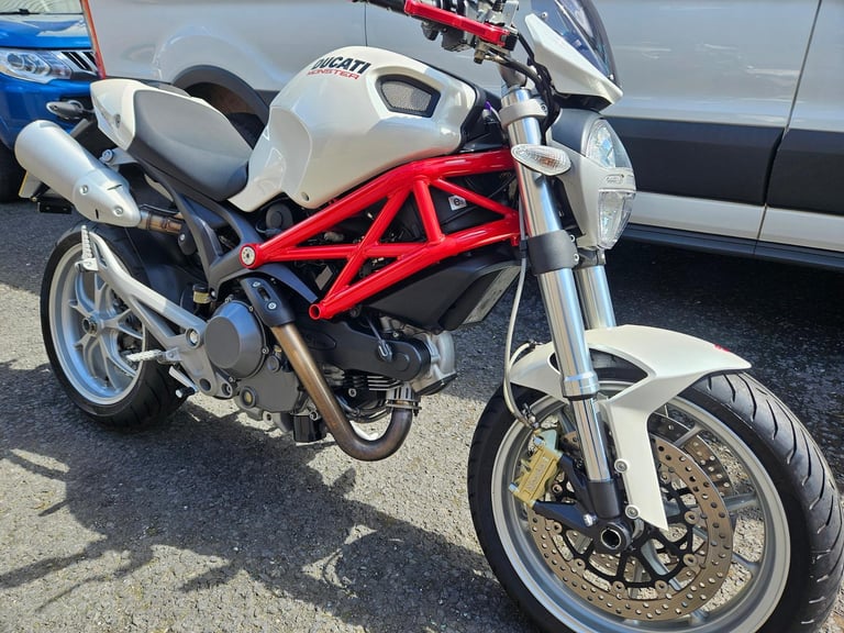 Ducati Monster M1100 in spotless condition 