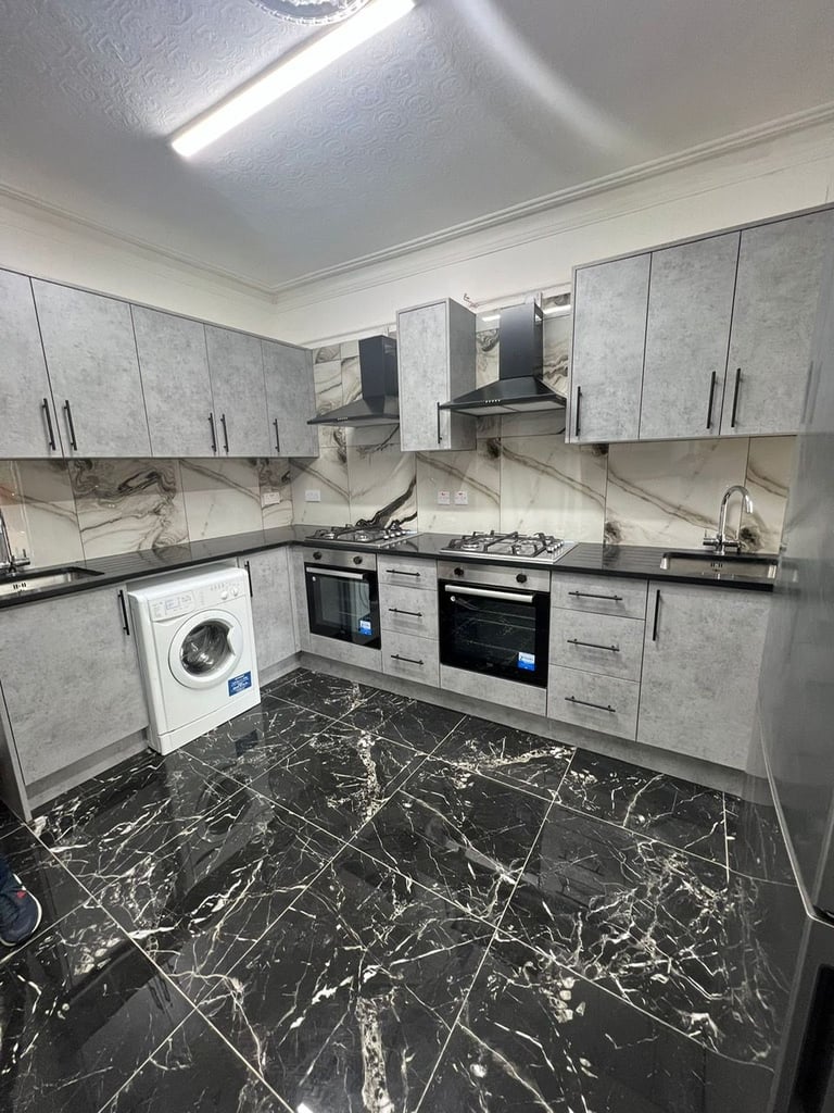 BEAUTIFUL LARGE ENSUITE DOUBLE ROOM FOR RENT IN HOUSNLOW CENTRAL