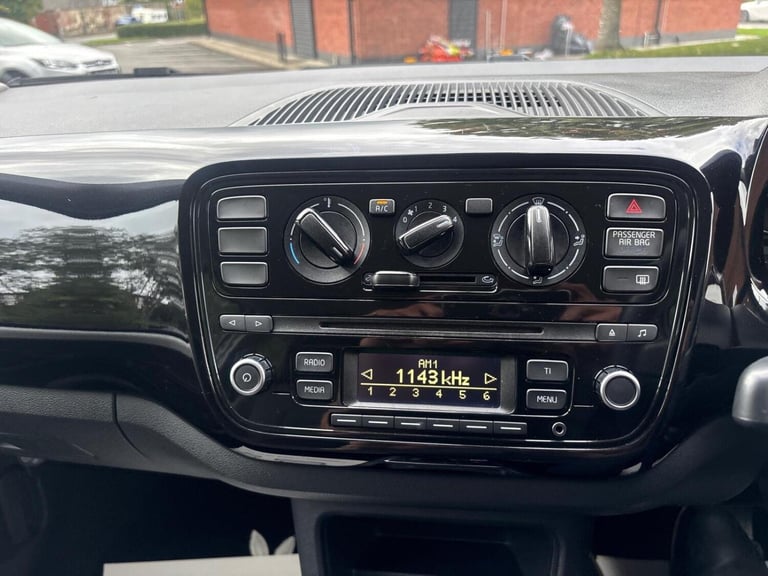 VOLKSWAGEN UP 1.0 Move up! 2014