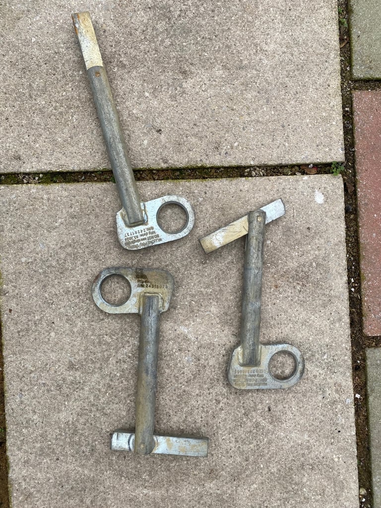 image for 3no 1 tonne each manhole lifting pins/ eyes