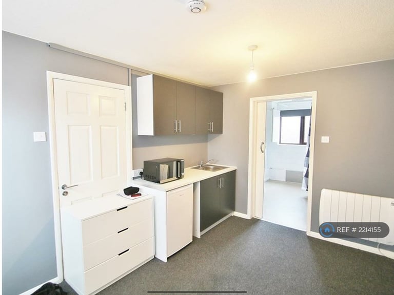 Studio flat in Whitby Gardens, Sutton, SM1 (#2214155)