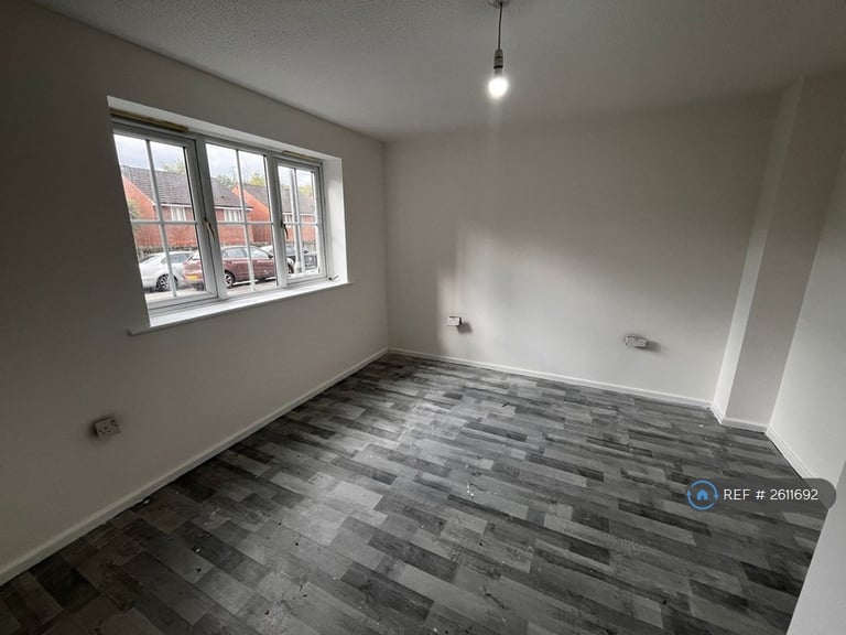 2 bedroom flat in Thorndale Court, Manchester, M9 (2 bed) (#2611692)