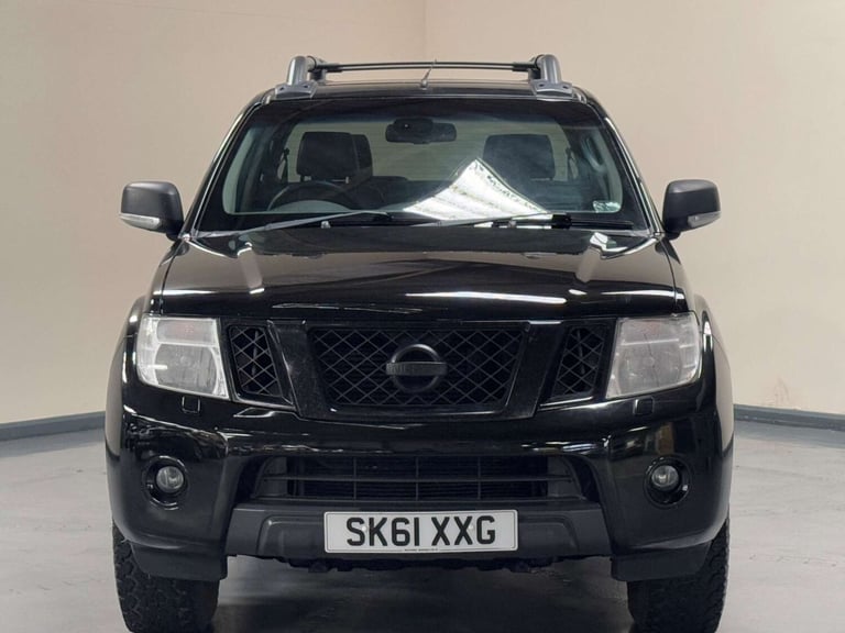 2011 Nissan Navara Double Cab Pick Up Tekna 2.5dCi 190 4WD PICK UP DIESEL Manual