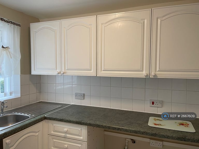 1 bedroom flat in Willow Court, Standish, Wigan, WN6 (1 bed) (#2667609)