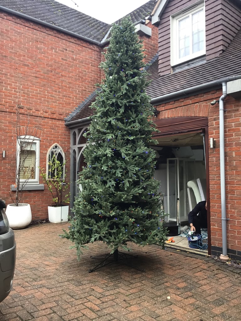 Aspen Costco 12ft outdoor indoor pre lit tree 