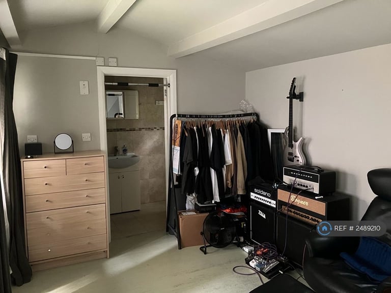 Studio flat in London, London, SE19 (#2489210)