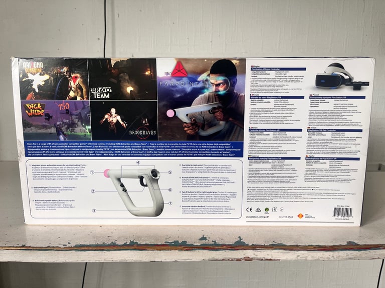 PS4 VR Worlds Virtual Reality Headset with Move Controllers