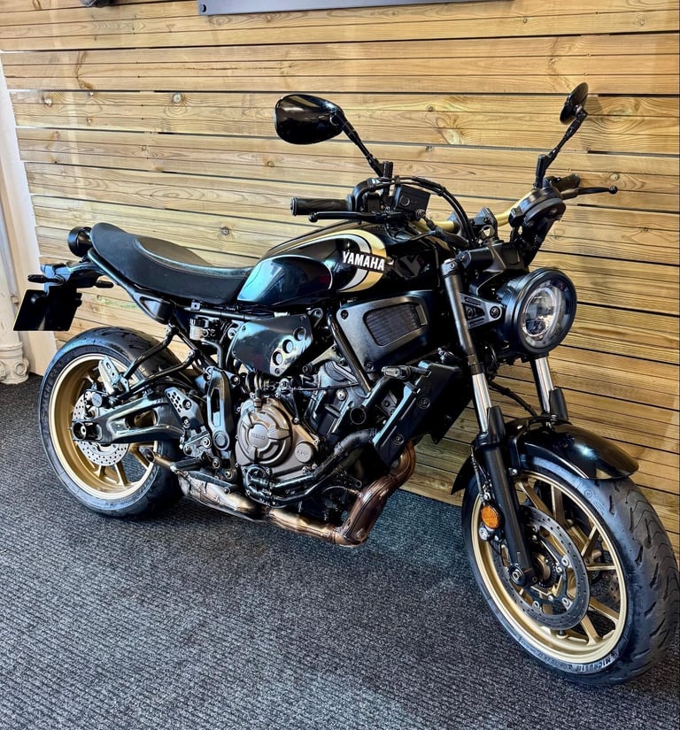 Yamaha XSR 700 / 2022 (72) model / just 7472 miles.
