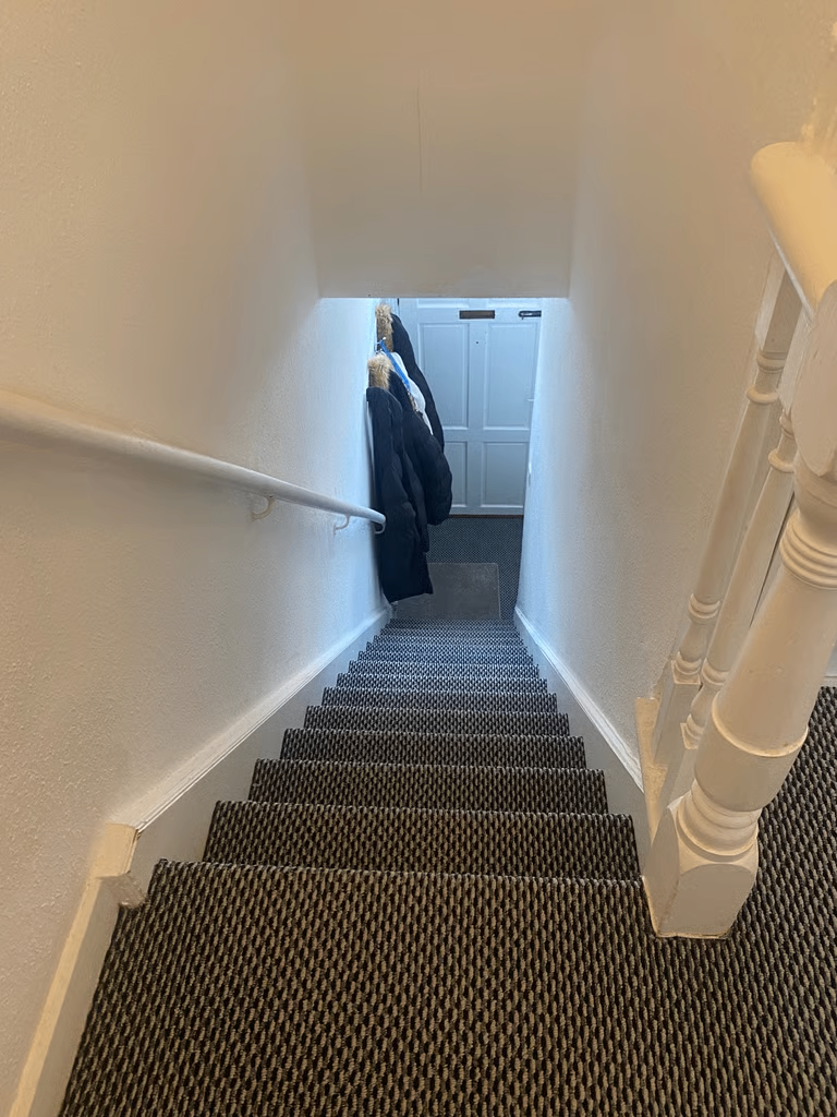 Spacious 1-Bed Flat for Rent – LS9 8PQ