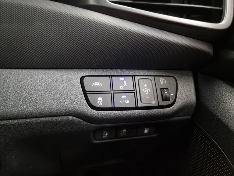 2020 Hyundai IONIQ 1.6 GDi Plug-in Hybrid Premium SE 5dr DCT HATCHBACK PETROL/ELECTRIC Automatic