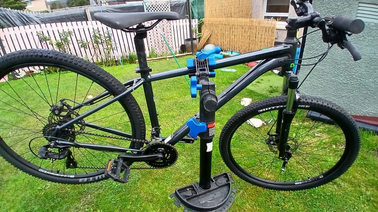 Hardtail Cannondale trail bike