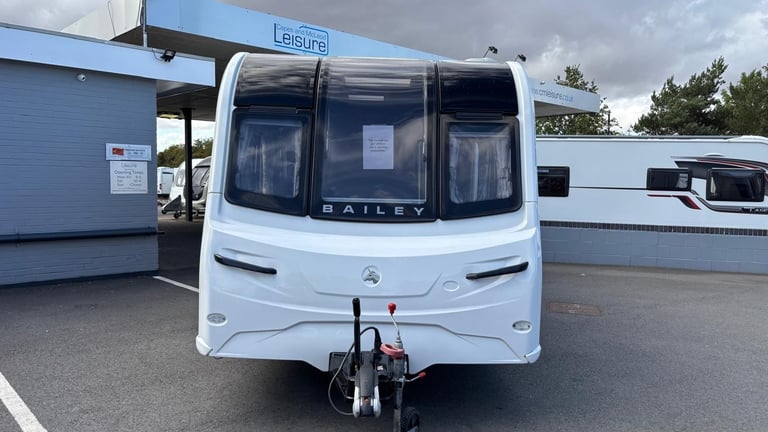 2019 Bailey Unicorn Cabrera (Rear Island Fixed Double Bed) Powrtouch Motor Mover