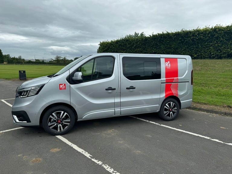 IN STOCK! RENAULT TRAFIC CREW VAN L2 H2 EXCLUSIVE EDITION TOP SPEC!