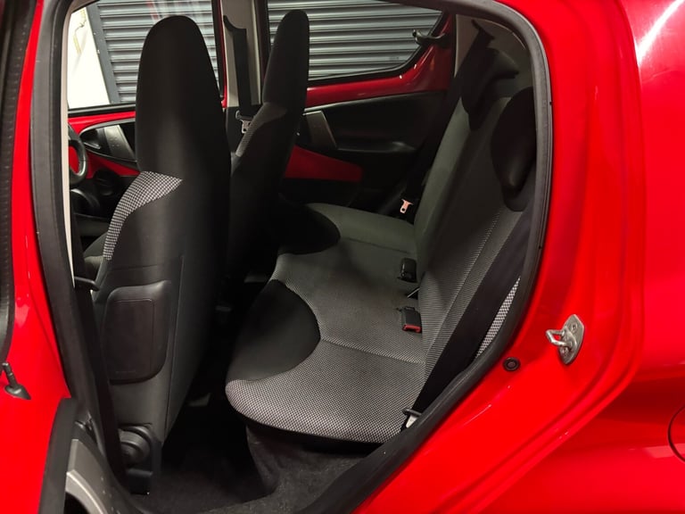 2013 Toyota AYGO 1.0 VVT-i Move with Style 5dr HATCHBACK Petrol Manual
