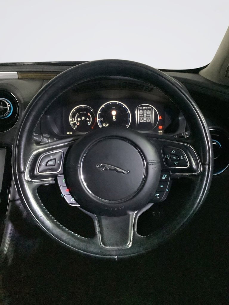 2016 Jaguar XJ 3.0d V6 Autobiography Saloon 4dr Diesel Auto Euro 6 (s/s) (LWB) (300 ps) Saloon Di...