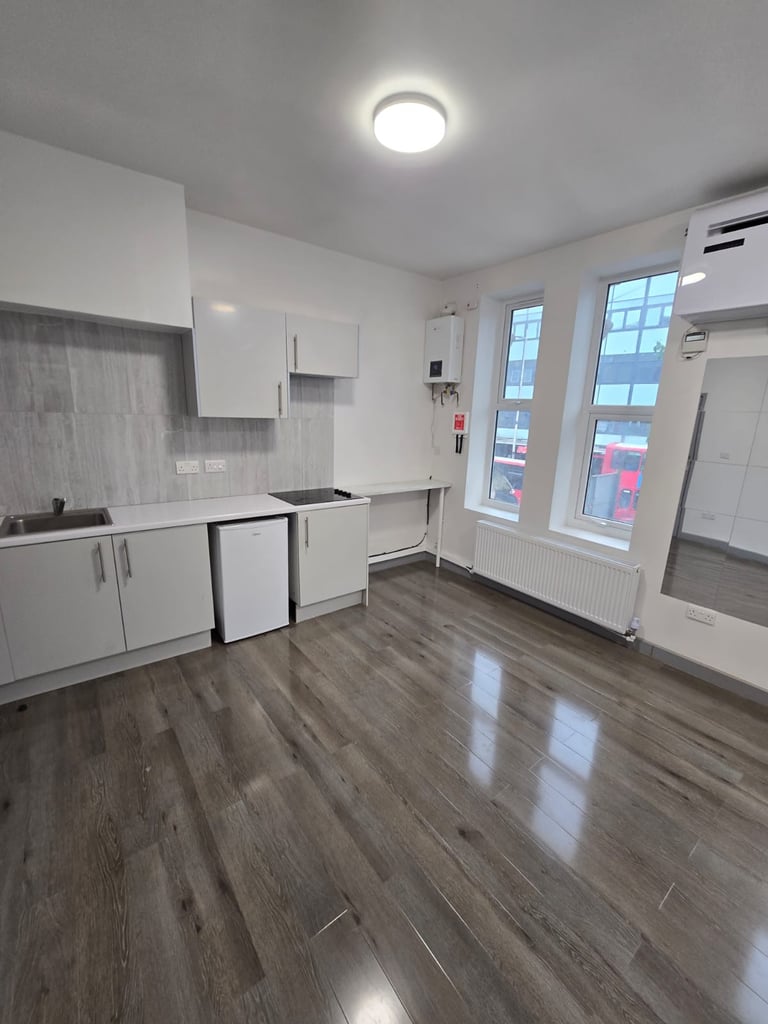 1 bedroom flat in 8A chapel rd Ilford London IG1 2AG