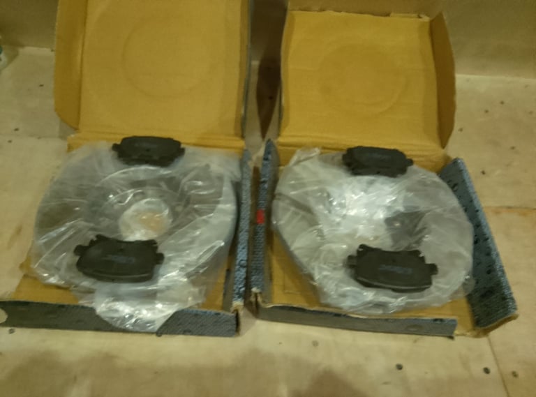 image for New VW Touran Rear Brake Discs + Rear Brake Pads 