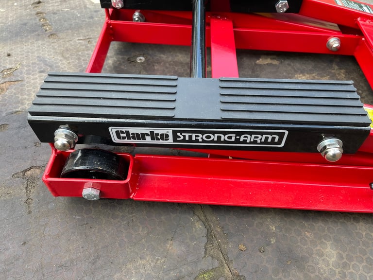 Motorcycle hydraulic lift