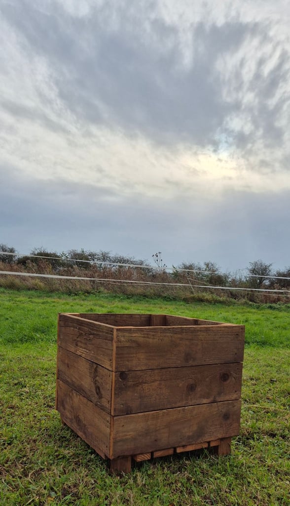 Horse hay box 