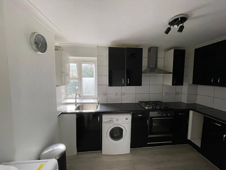 image for 2 bedroom flat available Brixton Hill-Company Let Welcome!!