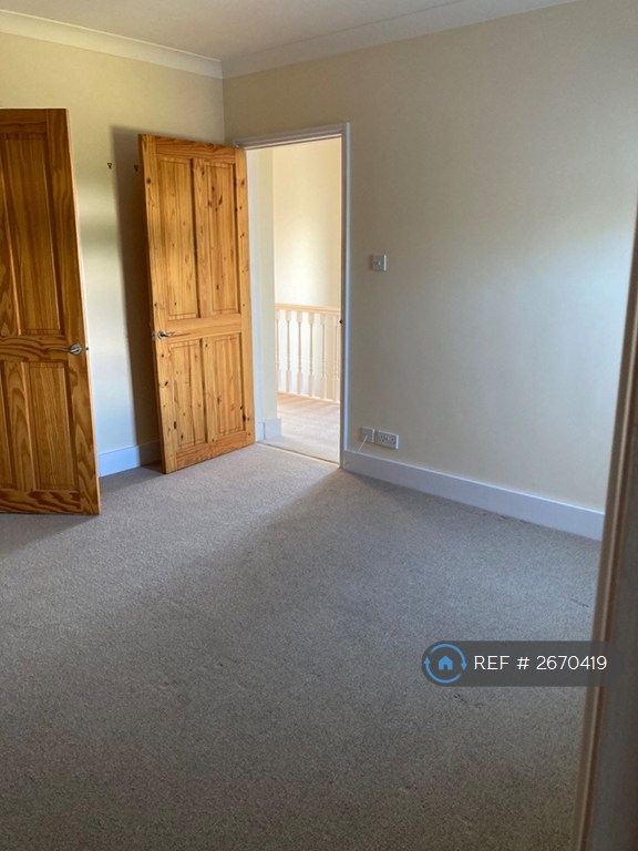 3 bedroom house in West Molesey, West Molesey, KT8 (3 bed) (#2670419)