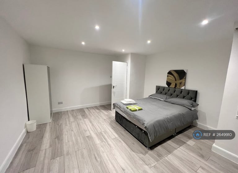 1 bedroom in Brighton Road, Coulsdon, CR5 (#2649910)