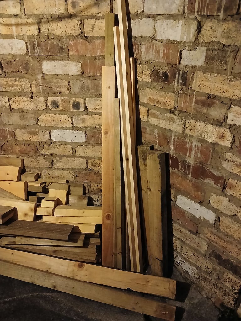 FREE - VARIOUS BITS OF WOOD - DECKING, ETC