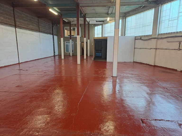 Ideal for stock storage,joiners,carpenters,E commerce,light car repairs,workshop in Dudley centre