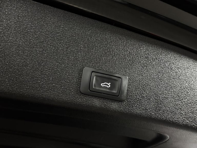  Audi e-tron 55 Launch Edition Auto quattro 5dr 95kWh Electric Automatic