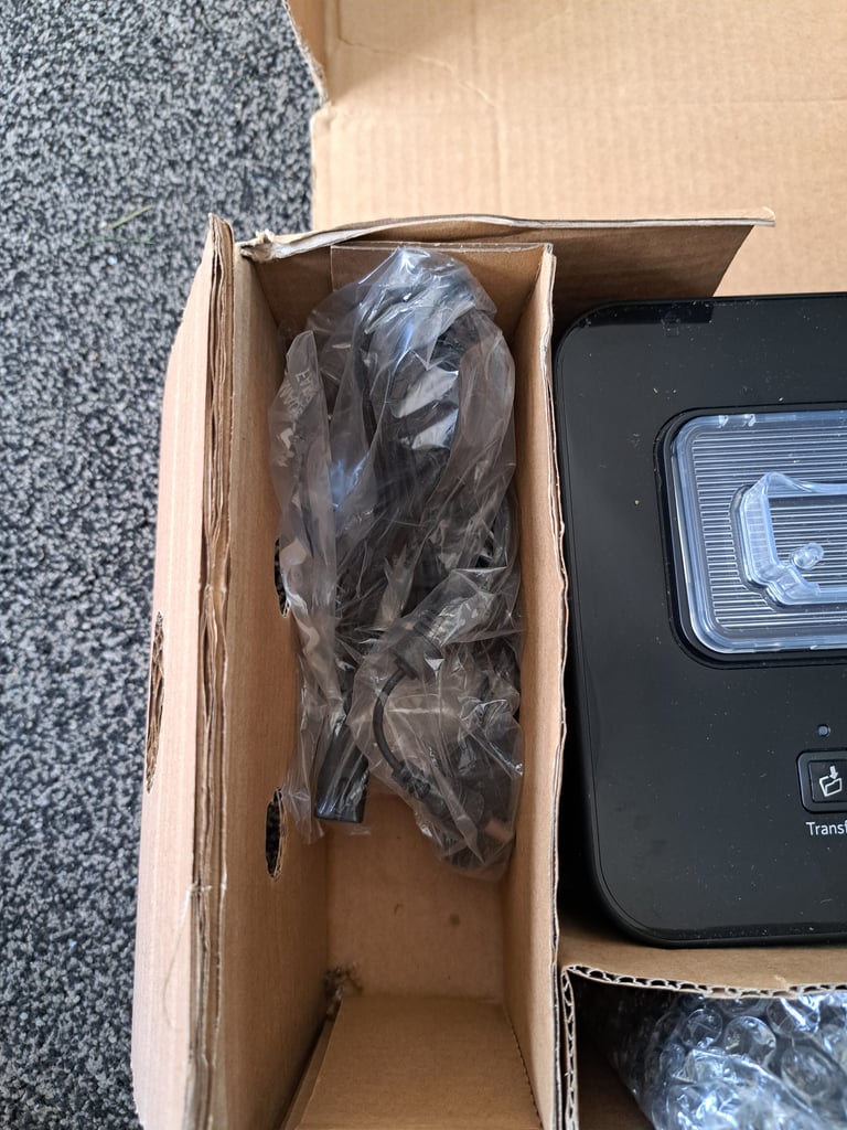 Kodak G610  camera and docking station