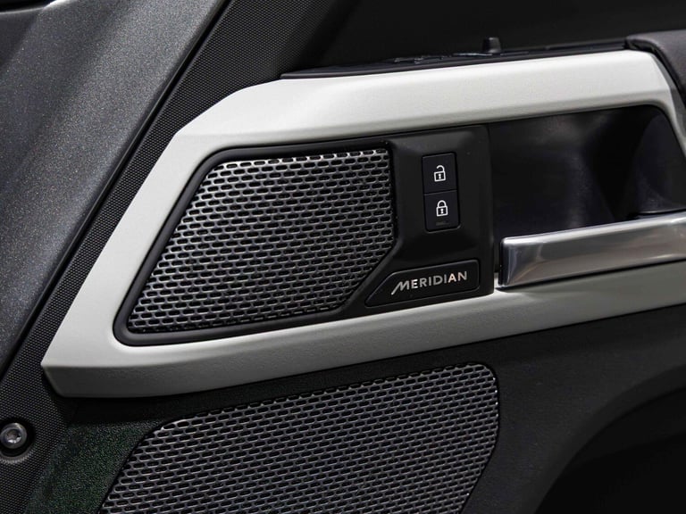  Land Rover Defender 110 3.0 D300 MHEV X-Dynamic HSE Hard Top SUV Auto 4WD MWB Euro 6 (s/s) 5dr D...