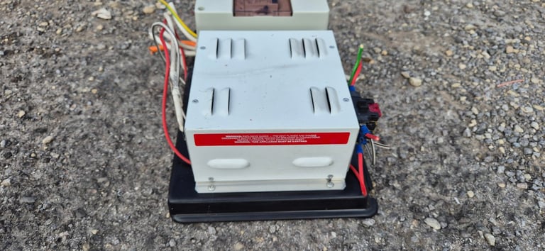 LOGIC 1 power supply and battery charger with panel control for camper, caravan, motorhome or boat.